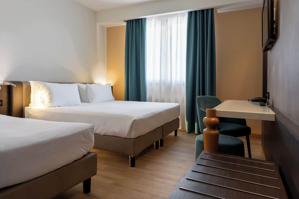Egyptian cotton sheets, premium bedding, down comforters, minibar