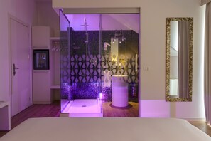 Combined shower/tub, rainfall showerhead, free toiletries, hair dryer - Elite Hotel & Spa (Mestre)