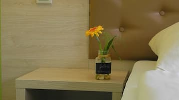 Standard-Einzelzimmer, 1 Einzelbett | Zimmersafe, Schreibtisch, VerdunkelungsvorhÀnge, kostenlose Babybetten