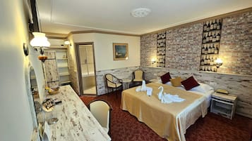 Vintage Double or Twin Room  | 1 bedroom, minibar, desk, soundproofing