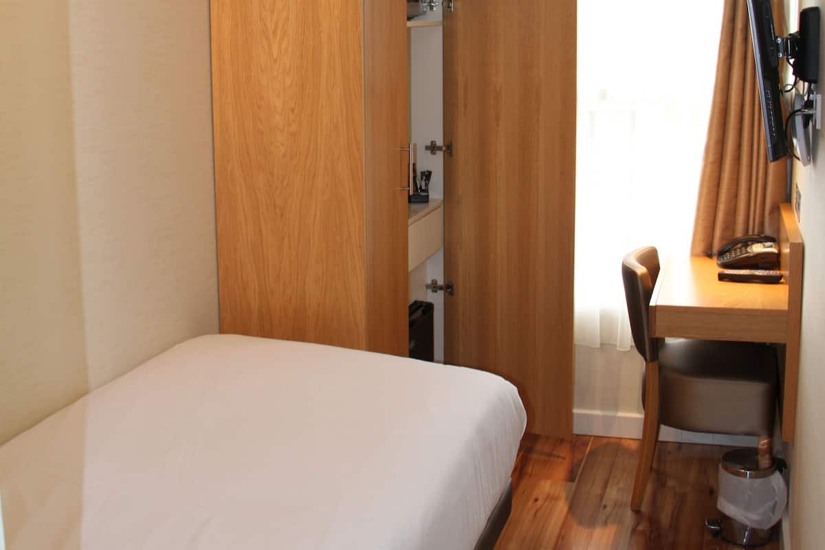 Habitación individual superior (1 Single Bed) | Sábanas de algodón egipcio, escritorio y cortinas blackout 