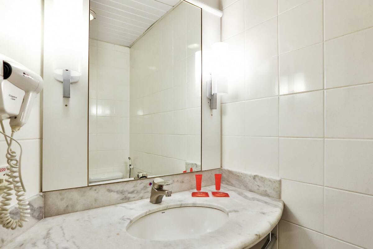 1 habitación, minibar, escritorio y espacio para trabajar con laptop