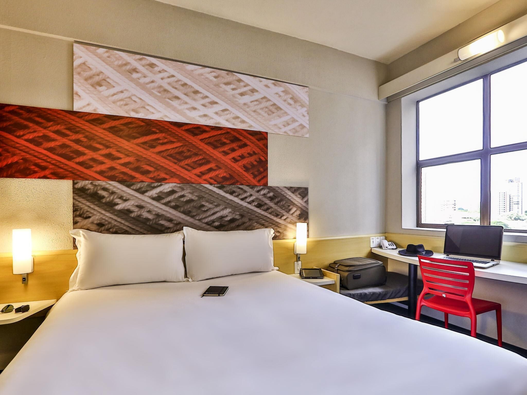 Standard Room, 1 Double Bed | Minibar, desk, laptop workspace, blackout drapes