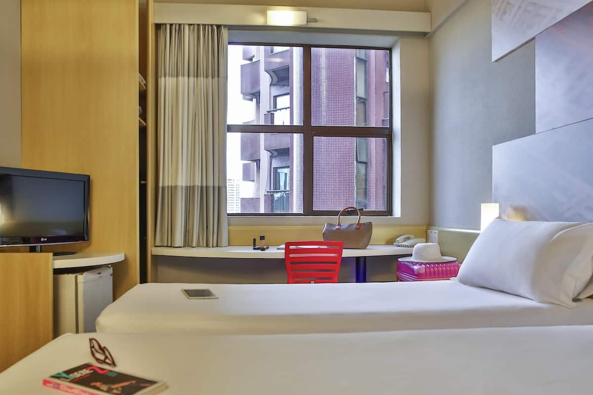 標準客房, 2 張單人床 | 迷你吧、書桌、筆電工作空間、遮光布/窗簾