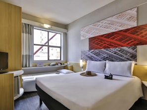 1 bedroom, minibar, desk, laptop workspace