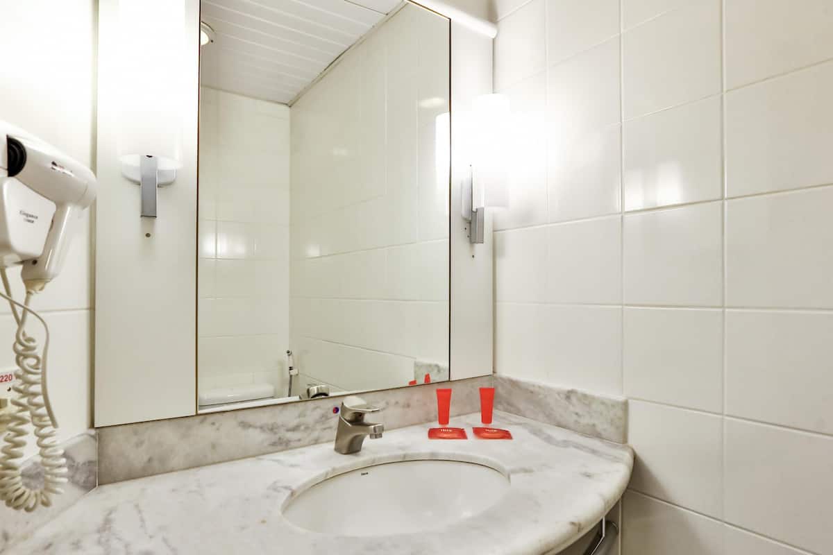 1 bedroom, minibar, desk, laptop workspace