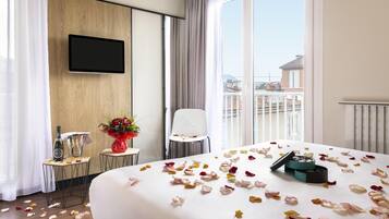 Chambre Supérieure, 1 lit double (renovated, industrial style) | Couette en duvet d'oie, coffres-forts dans les chambres, bureau