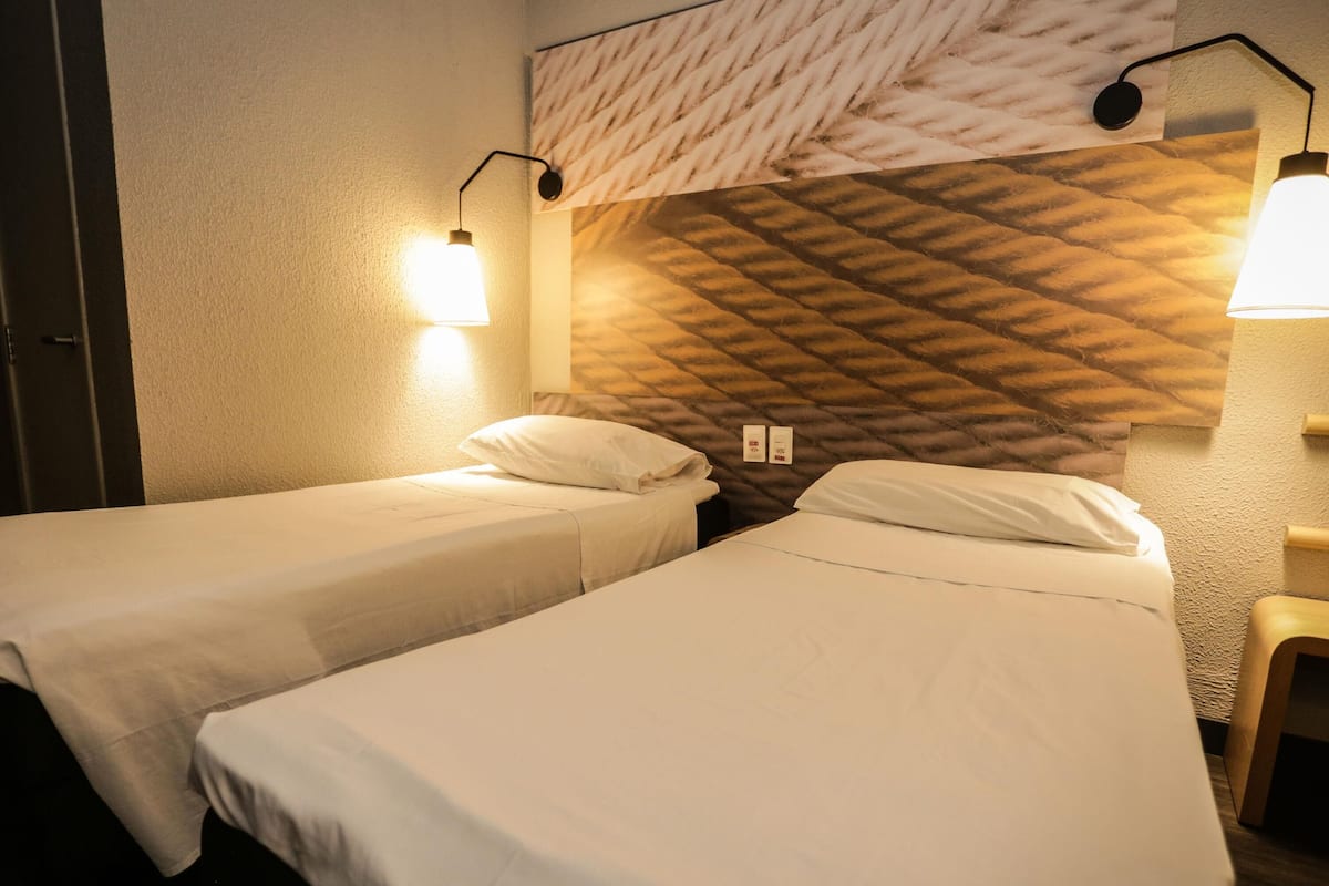 1 bedroom, minibar, desk, laptop workspace