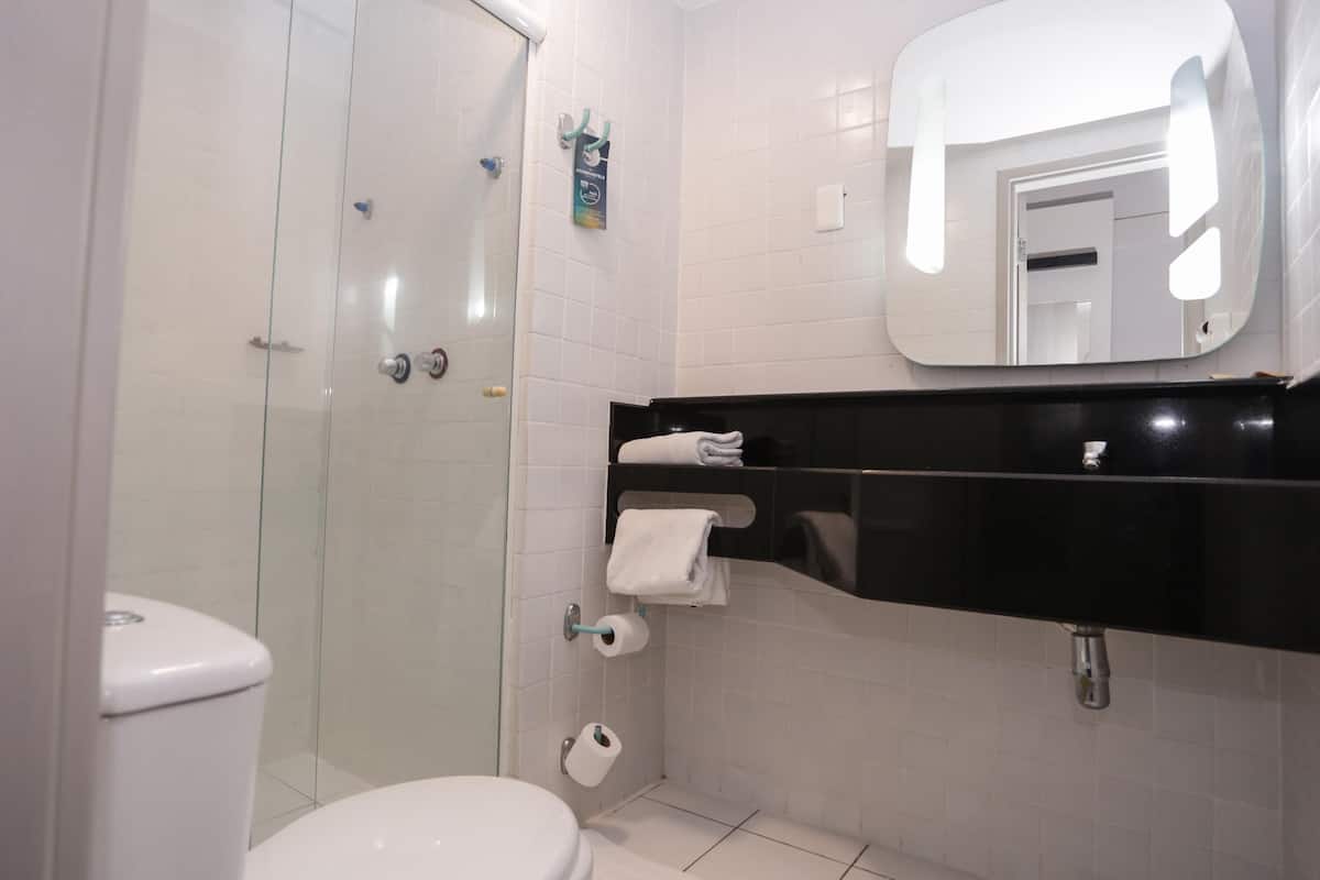 Standaard kamer, 2 eenpersoonsbedden | Een minibar, een bureau, een laptopwerkplek, gratis babybedden