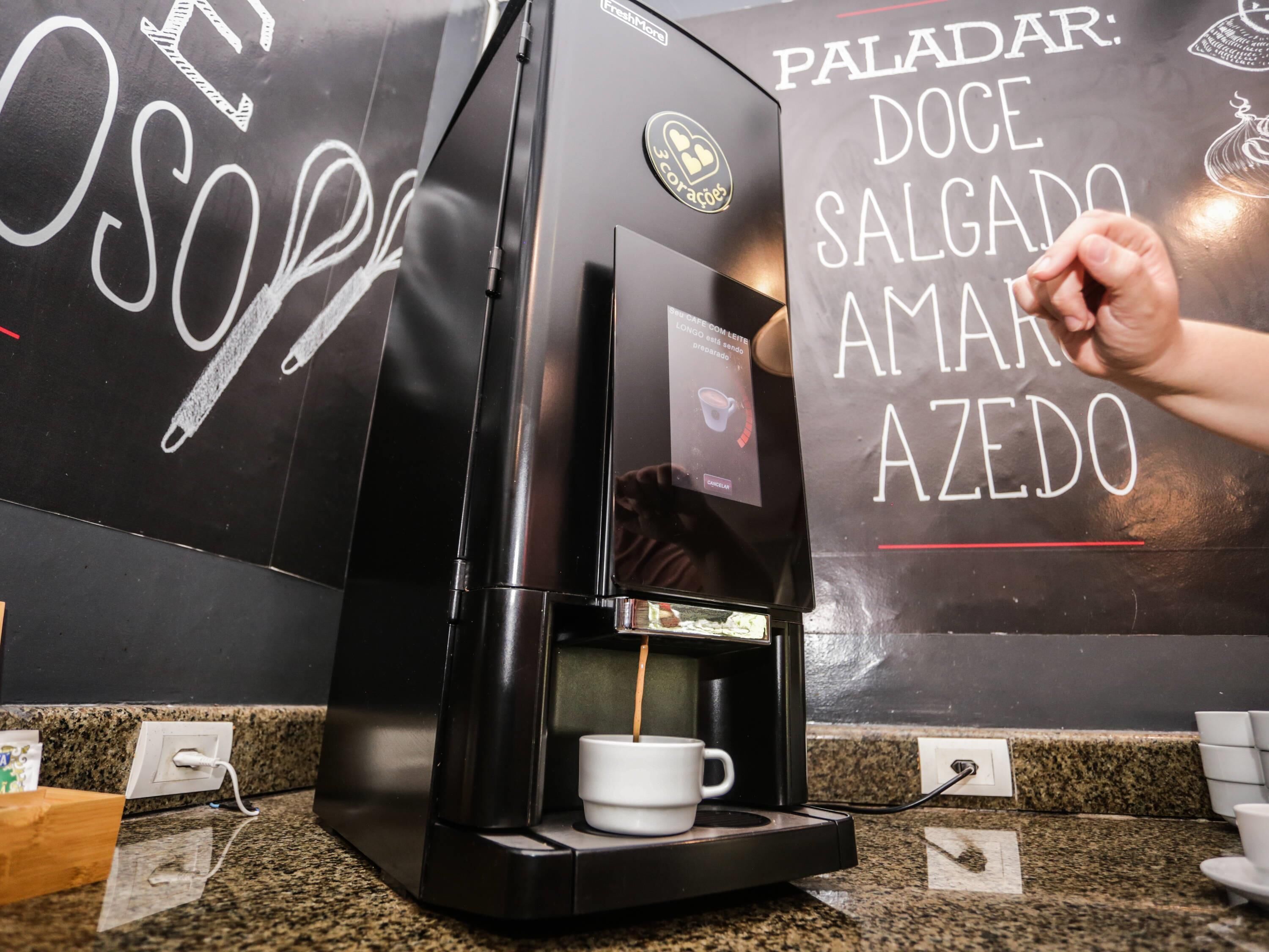 lunch and dinner served, international cuisine