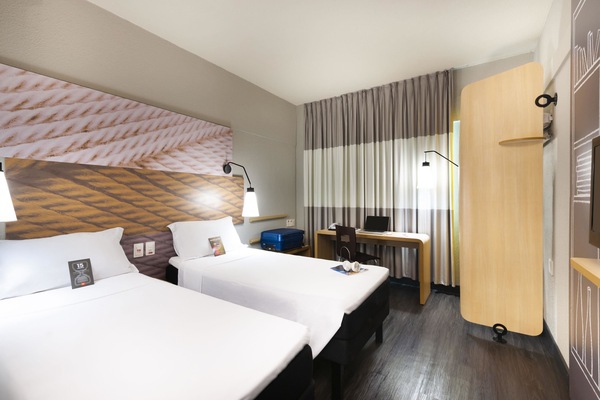Standard Room, 2 Twin Beds | Minibar, desk, laptop workspace, free cribs/infant beds