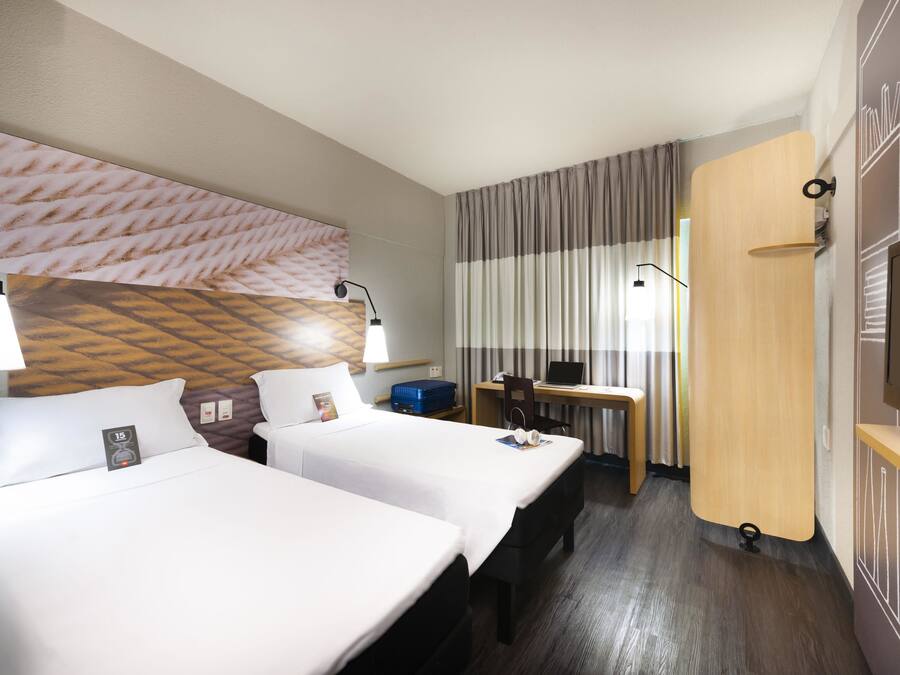 Standardrum - 2 enkelsÀngar | Minibar, skrivbord, arbetsyta för laptop och gratis barnsÀngar