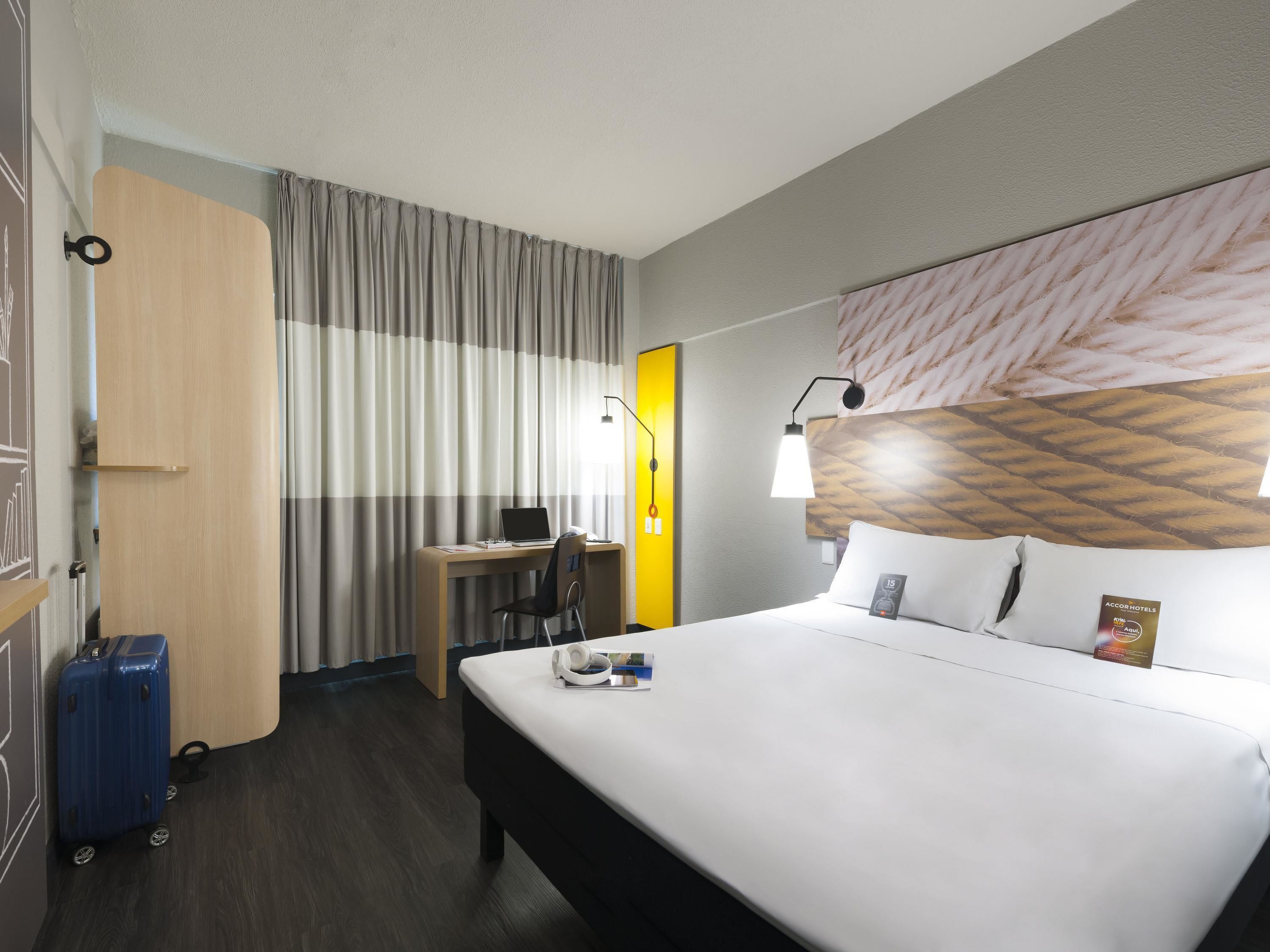 standard room, 1 double bed | 1 bedroom, minibar, desk, laptop workspace