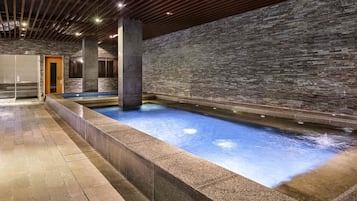 Sauna, steam room