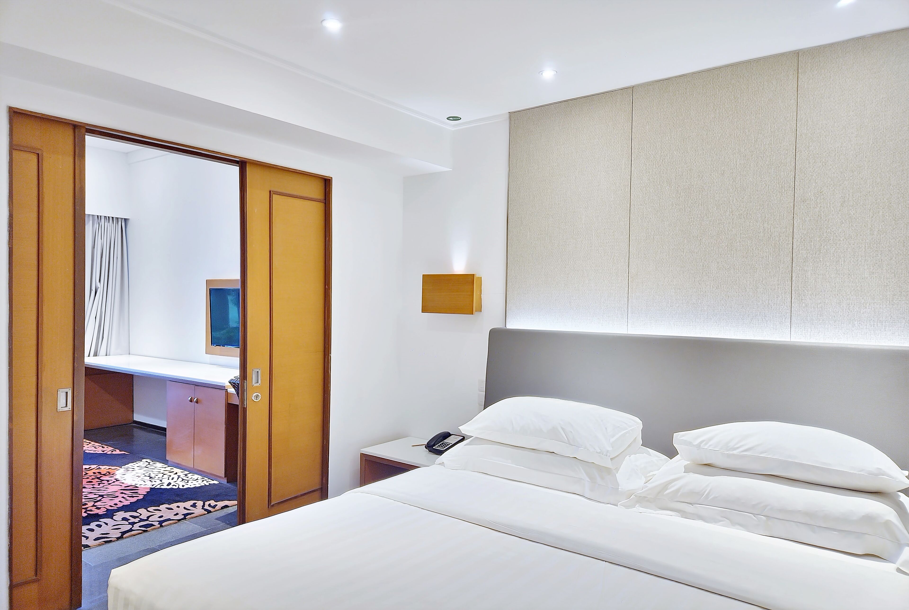 double room, 1 bedroom | 1 bedroom, minibar, in-room safe, desk