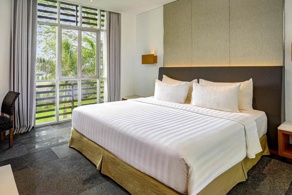 Minibar, in-room safe, desk, blackout curtains