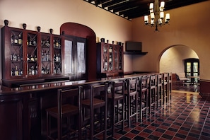 Cocktail bar