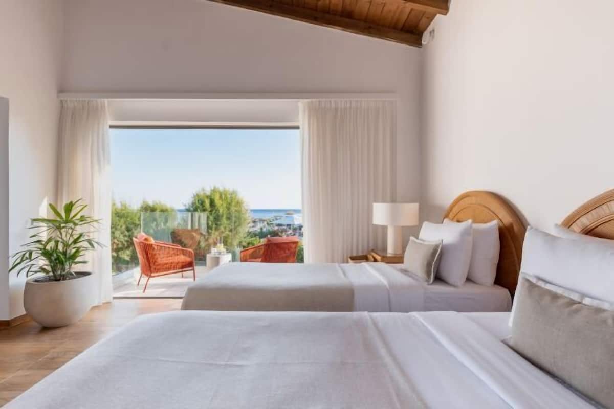 Minibar, in-room safe, free WiFi, bed sheets