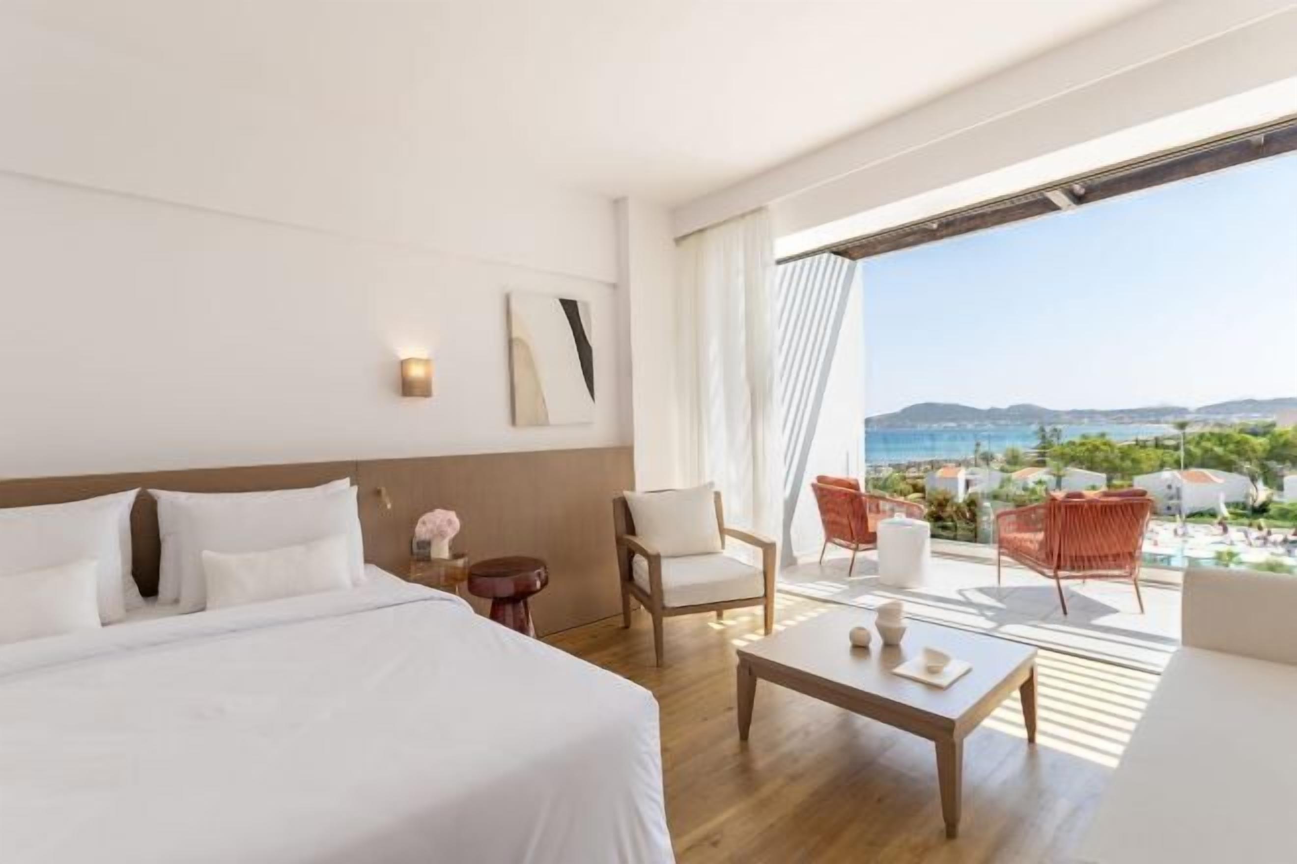 Minibar, in-room safe, free WiFi, bed sheets