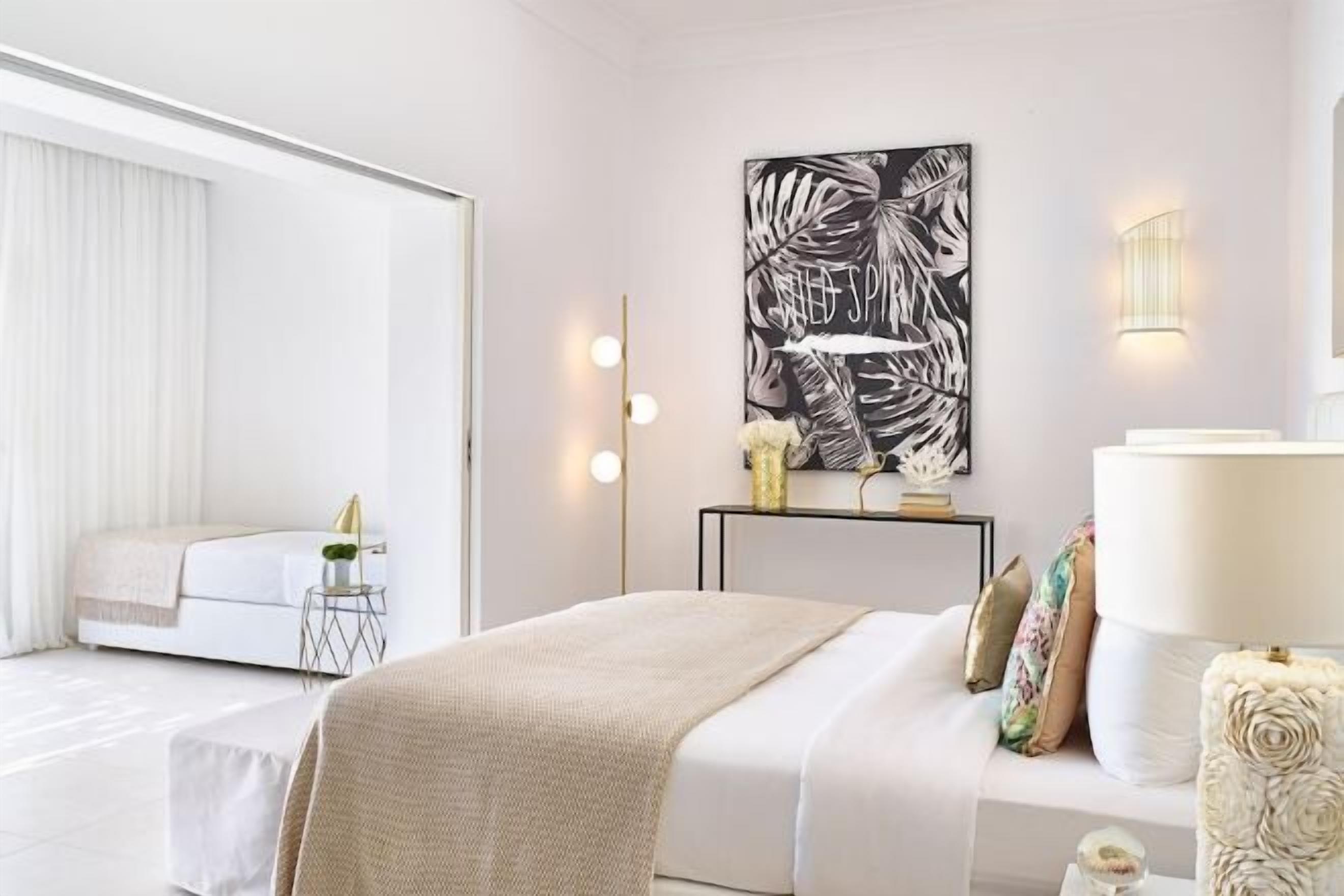 Minibar, in-room safe, free WiFi, bed sheets