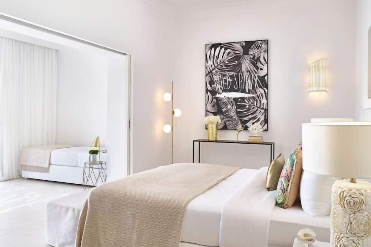 Minibar, in-room safe, free WiFi, bed sheets
