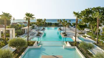 Indoor pool, 2 outdoor pools