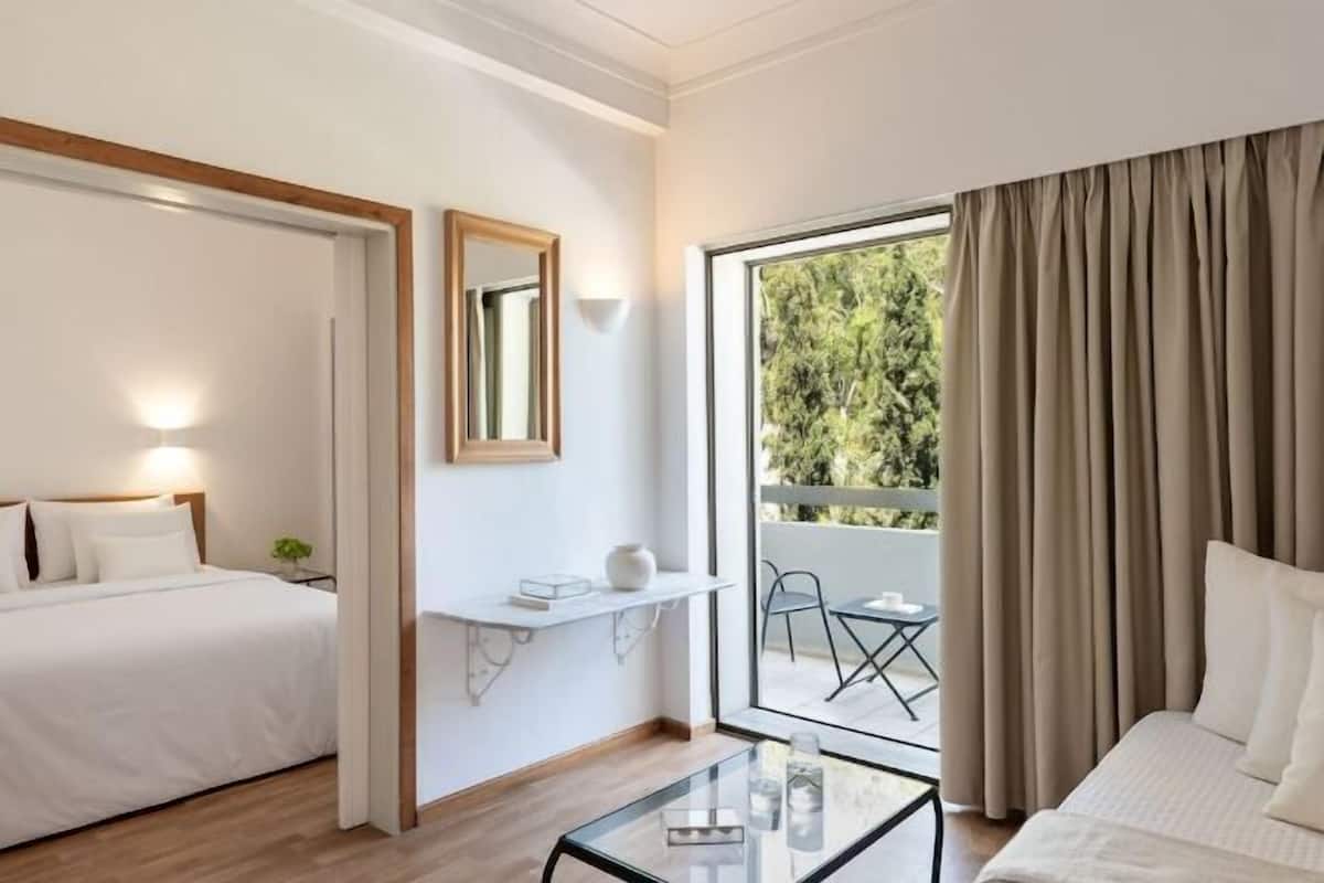 Minibar, in-room safe, free WiFi, bed sheets