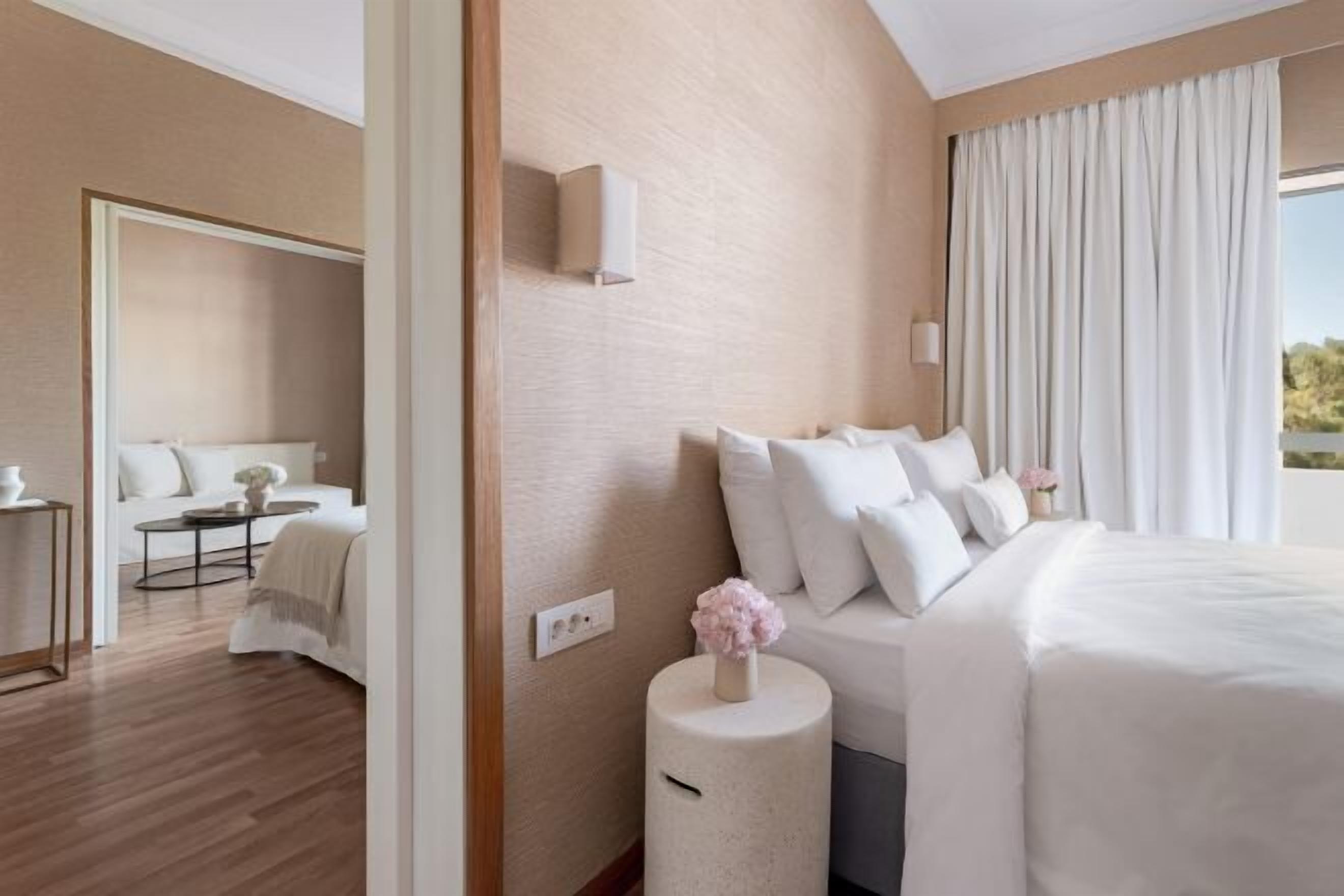 Minibar, in-room safe, free WiFi, bed sheets