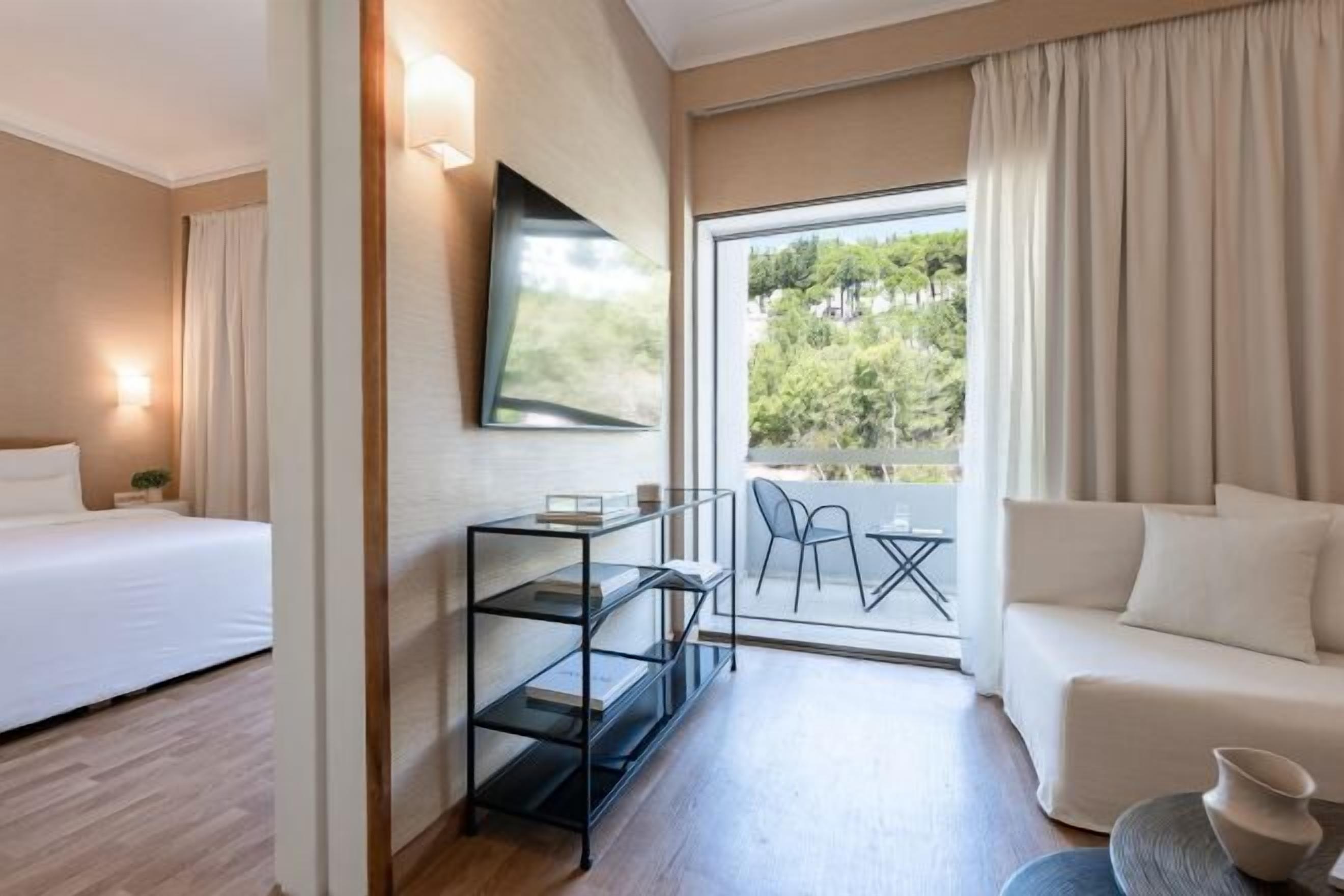 Minibar, in-room safe, free WiFi, bed sheets