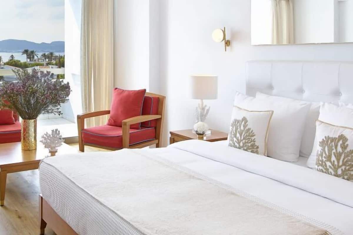 Minibar, in-room safe, free WiFi, bed sheets