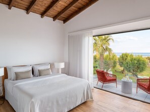 Two-bedroom Bungalow Suite Sea View | 迷你吧、客房内保险箱、免费 WiFi、床单