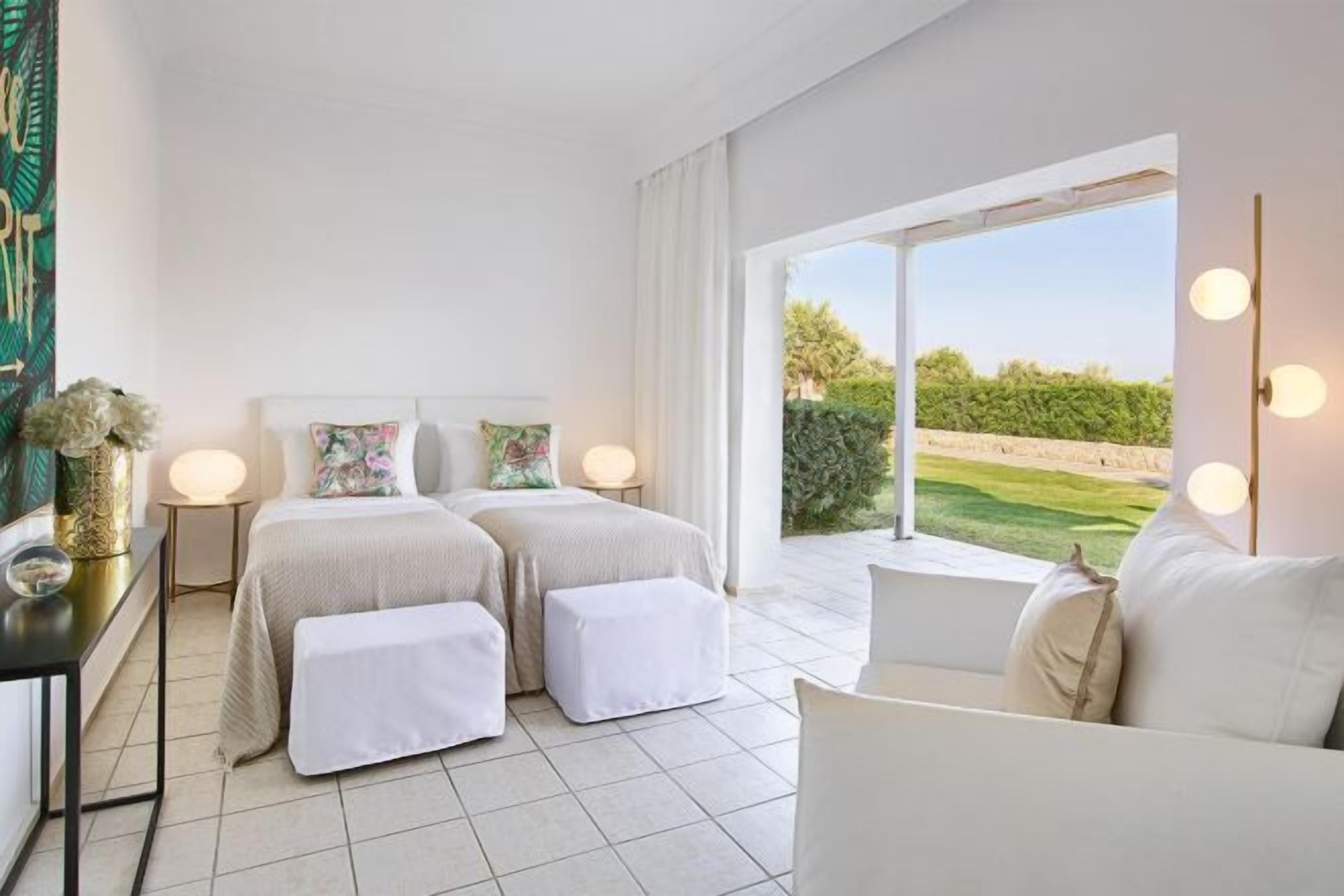 Minibar, in-room safe, free WiFi, bed sheets