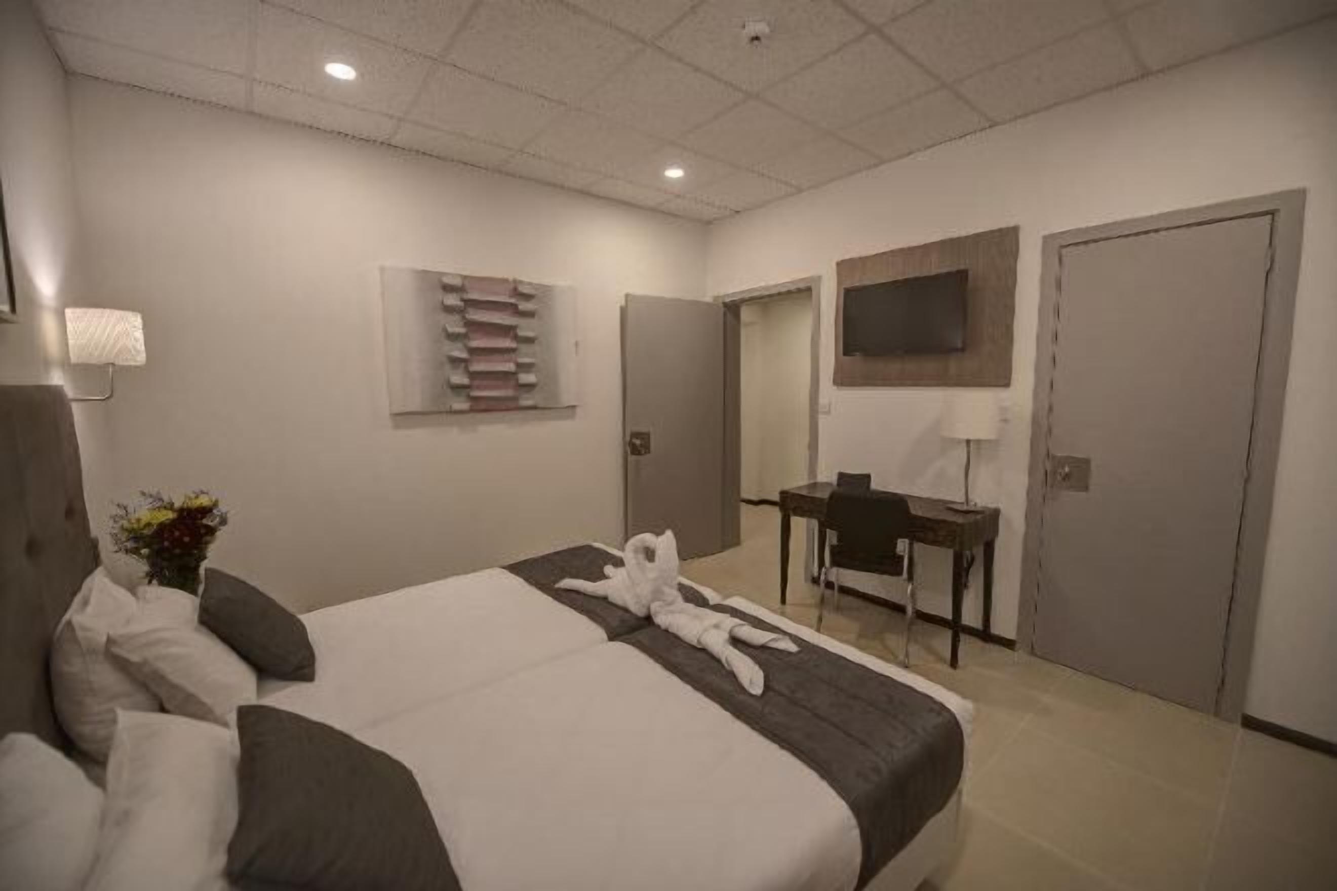 Bureau, rideaux occultants, fer et planche à repasser, Wi-Fi gratuit