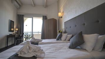 Työpöytä, pimennysverhot, silitysrauta/-lauta, ilmainen Wi-Fi