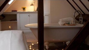 مغطس/حوض استحمام عميق