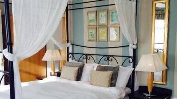Chambre Exécutive | Décoration personnalisée, bureau, fer et planche à repasser