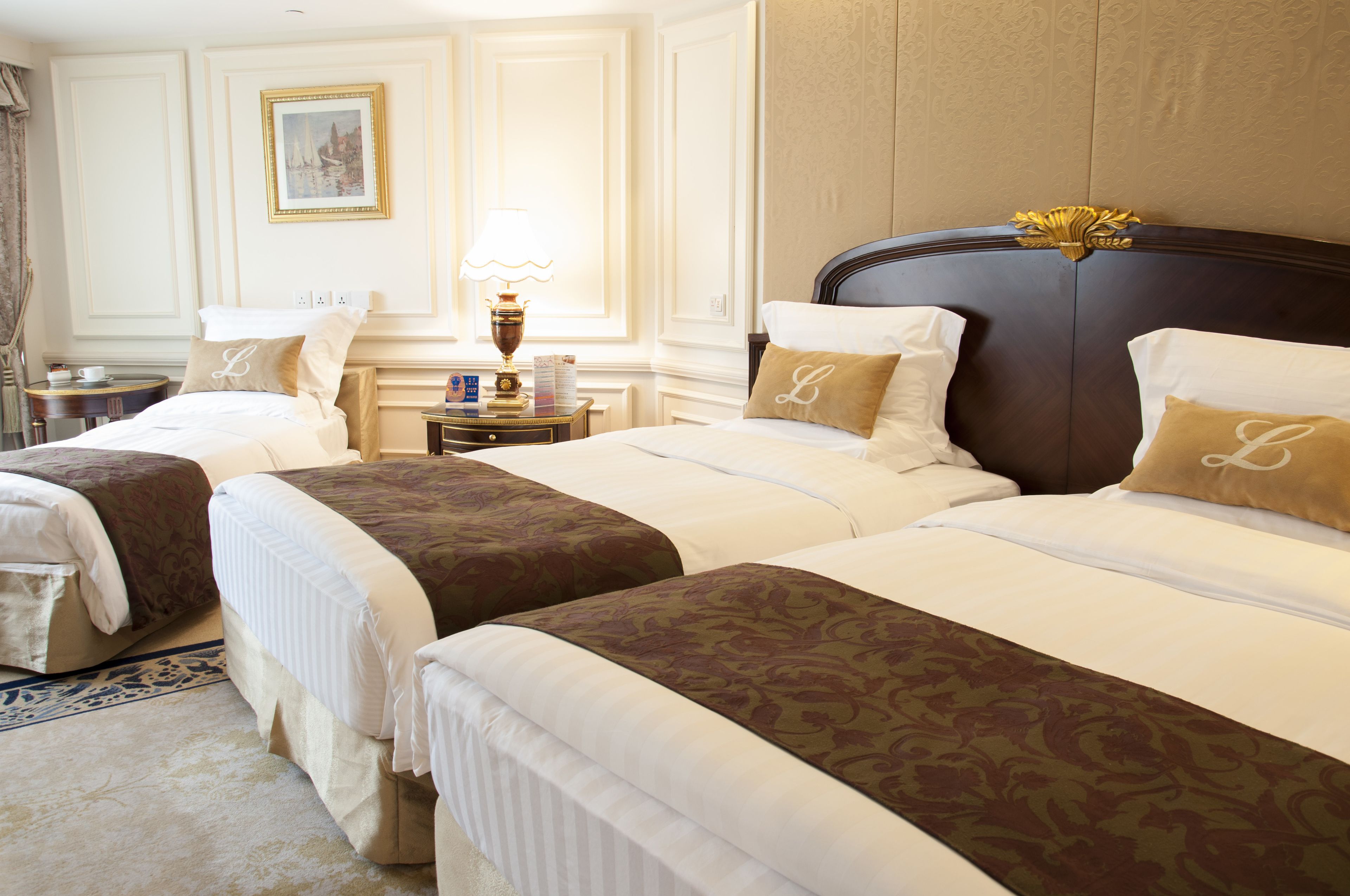 family triple room | down duvets, minibar, in-room safe, desk