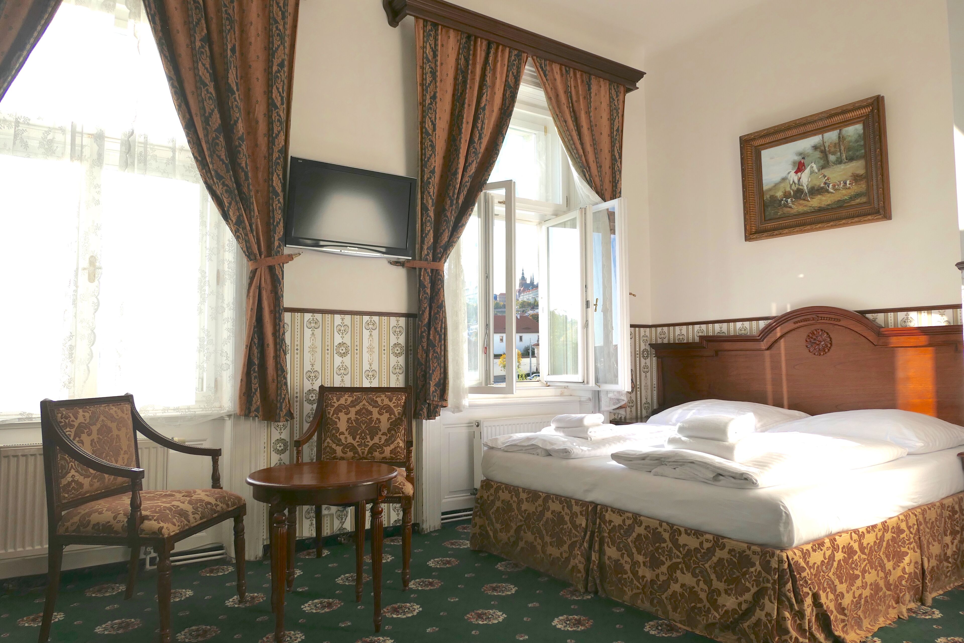 deluxe double or twin room | in-room safe, desk, blackout curtains, soundproofing