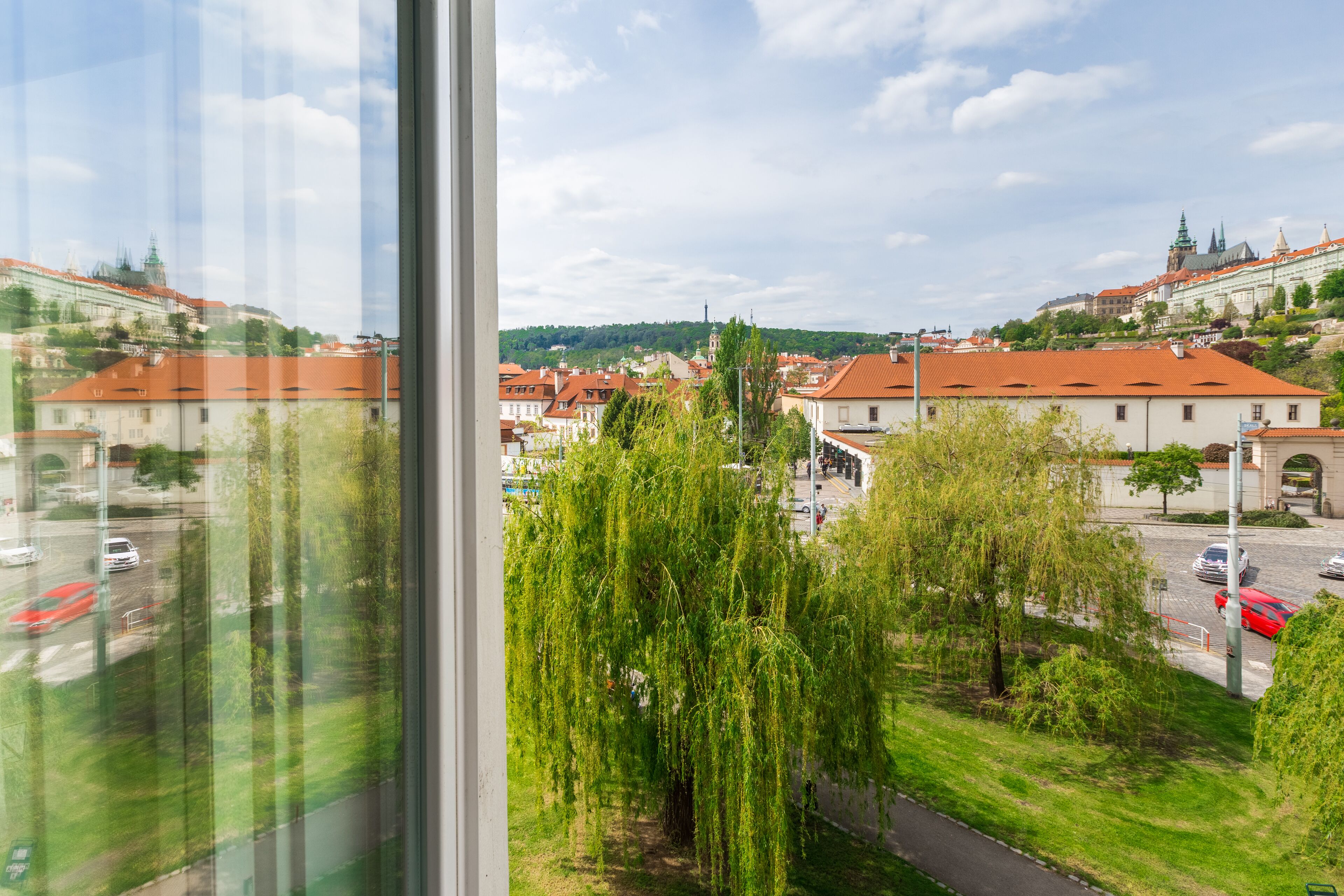 deluxe suite | street view