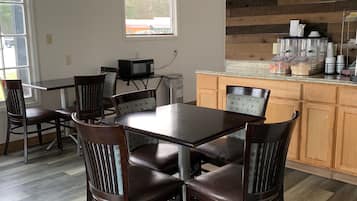 Sudah termasuk sarapan ala kontinental