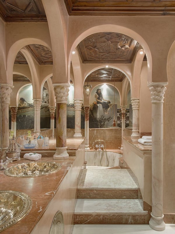 Deluxe Suite | Premium bedding, down comforters, minibar, in-room safe