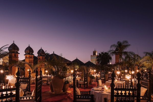 2 restaurants, breakfast, lunch, dinner served; international cuisine