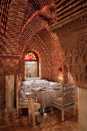2 restaurants; breakfast, lunch and dinner served  - La Sultana Marrakech (Marrakech)