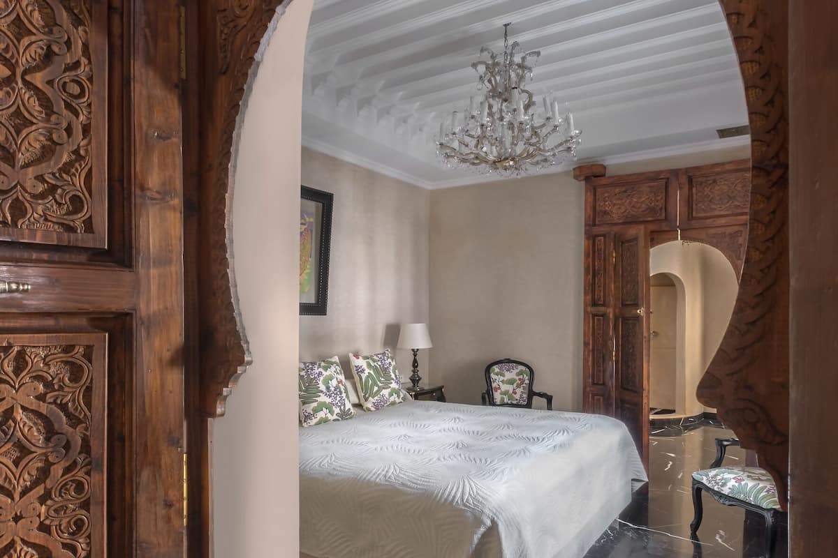 deluxe suite | premium bedding, down duvets, minibar, in-room safe