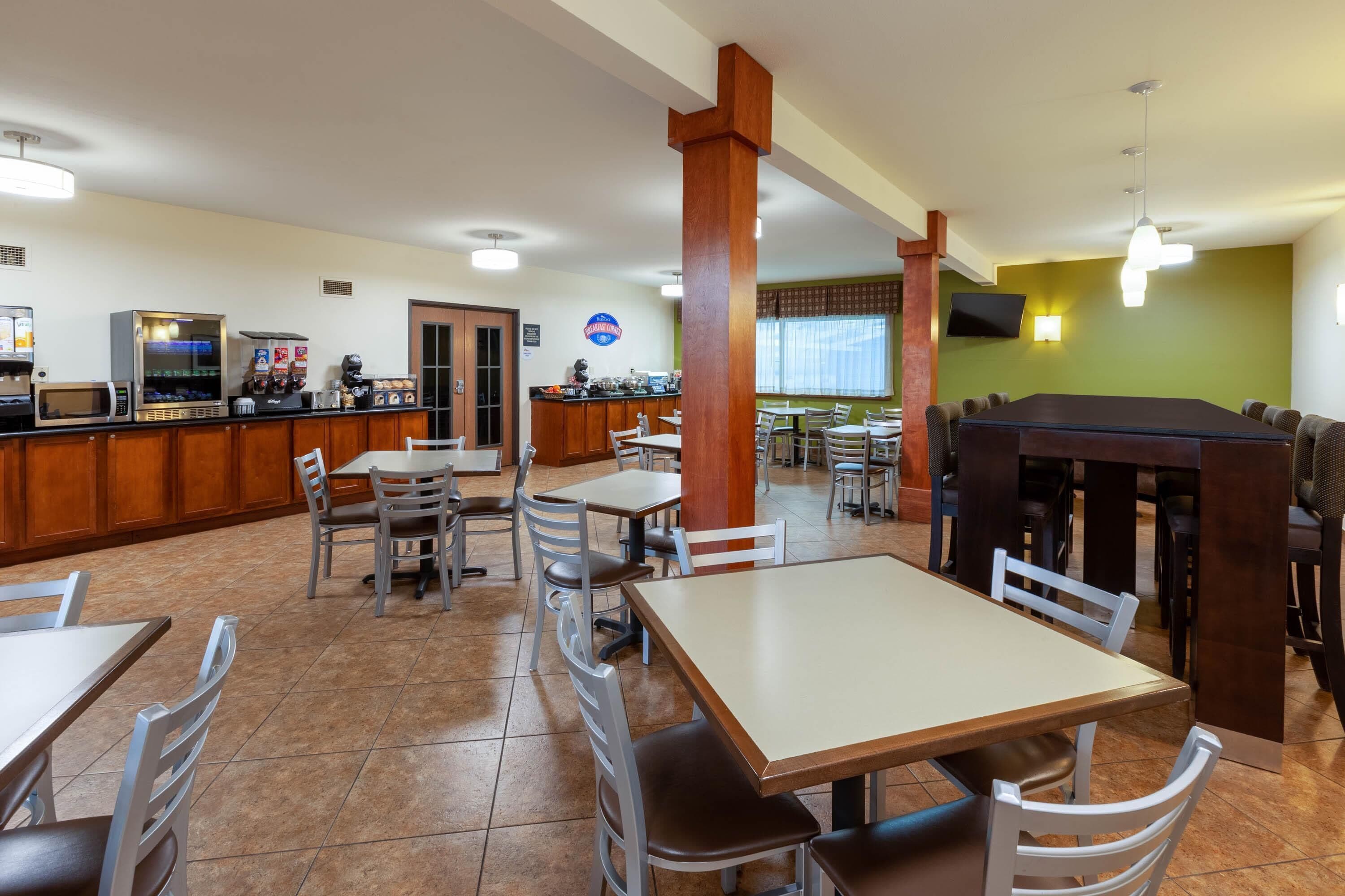 朝食 (コンチネンタル ブレックファスト)、毎日提供 (無料)