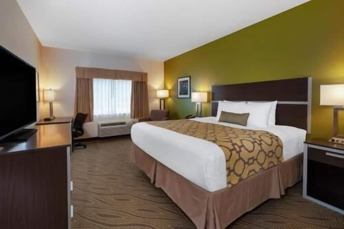 In-room safe, desk, iron/ironing board, free cribs/infant beds