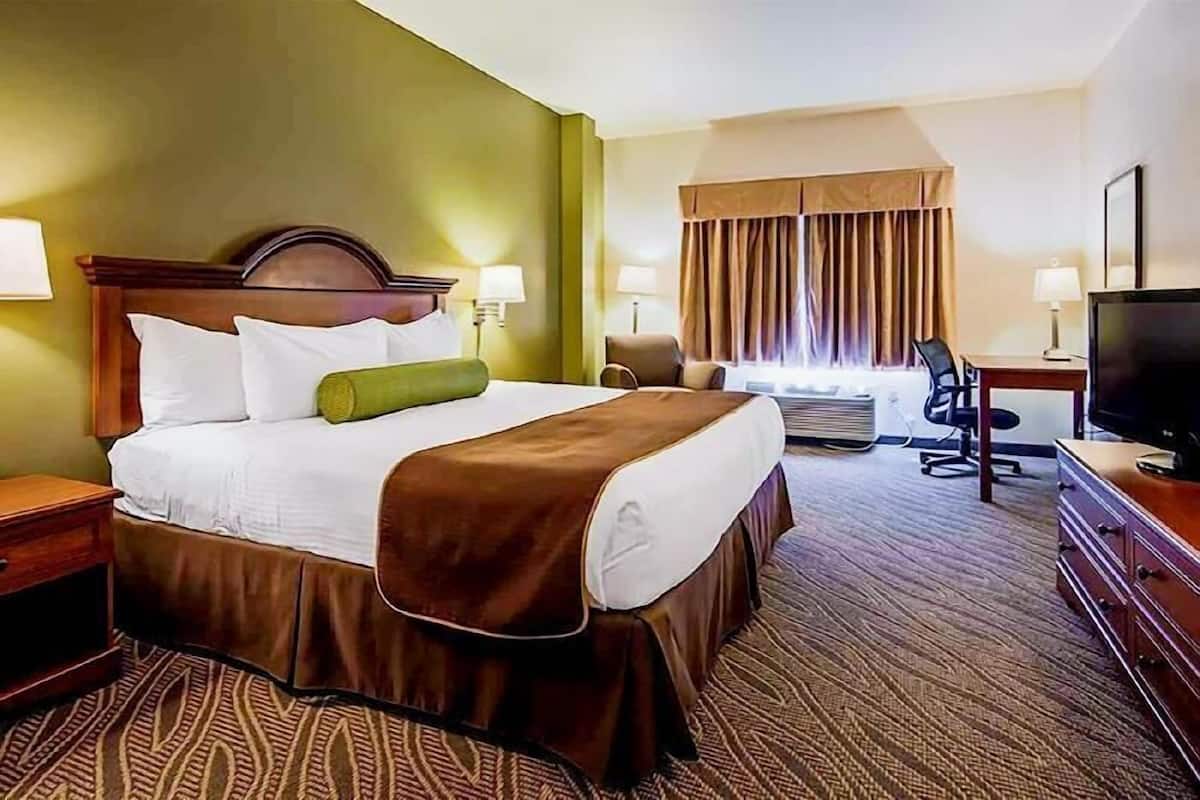 In-room safe, desk, iron/ironing board, free cribs/infant beds