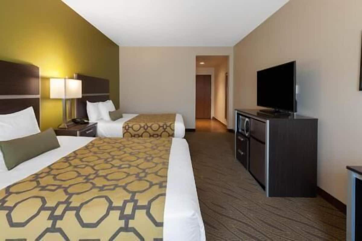 In-room safe, desk, iron/ironing board, free cribs/infant beds