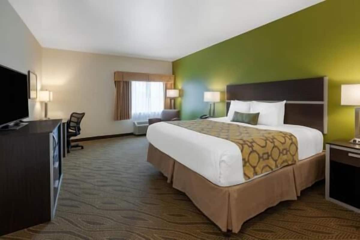 In-room safe, desk, iron/ironing board, free cribs/infant beds