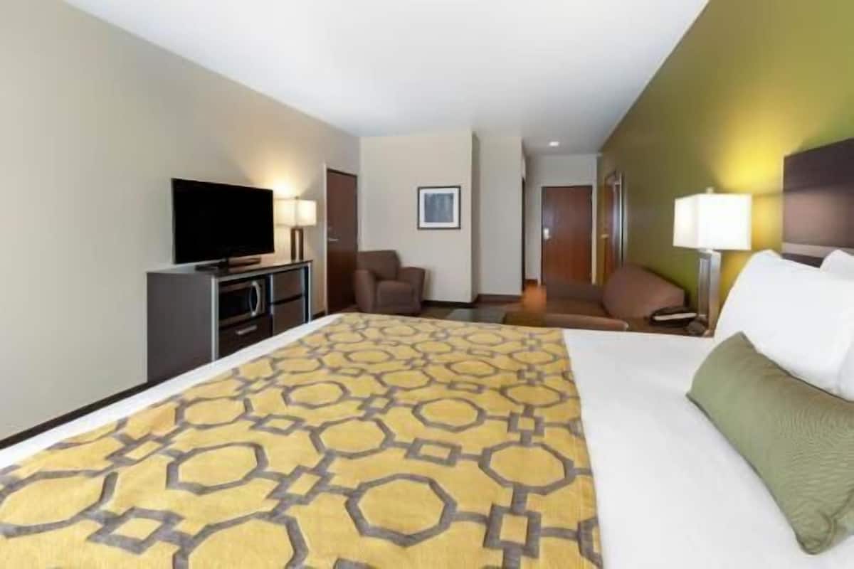 In-room safe, desk, iron/ironing board, free cribs/infant beds